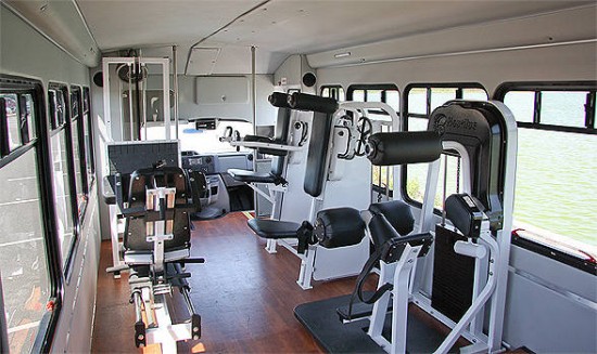 Biến xe bus thành phòng tập gym di động